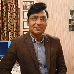 Dr. Lokendra Tyagi, Ophthalmologist in indra bazar jaipur
